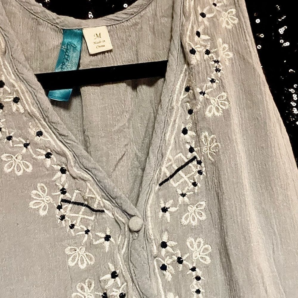 Sleeveless Beige Embroidered Romper - Picture 3 of 7